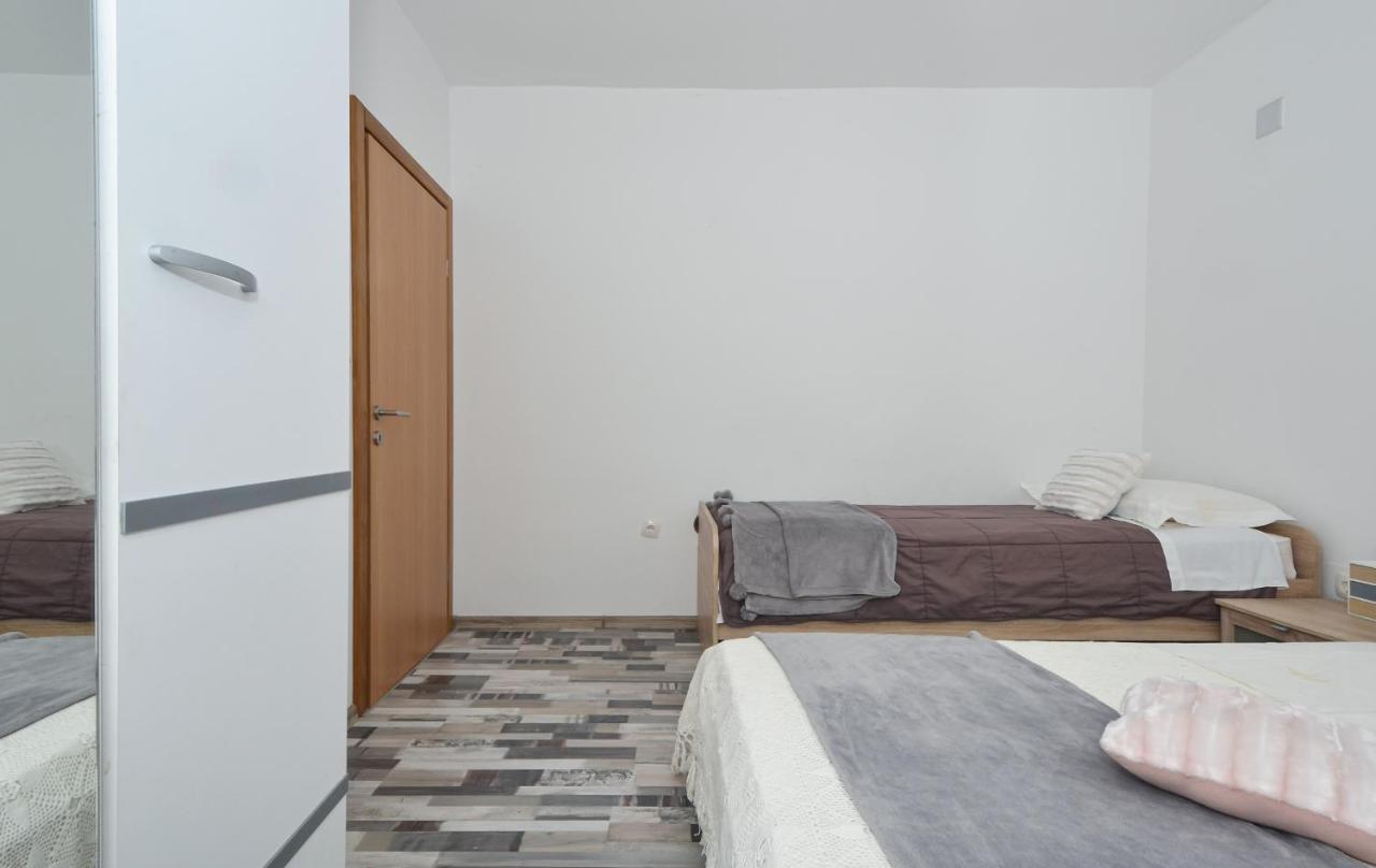 Apartments Luciano Сегет Враница Екстериор снимка