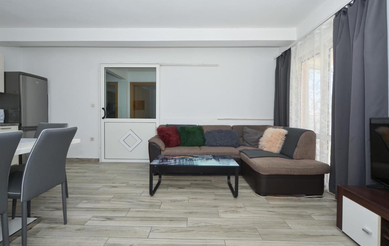 Apartments Luciano Сегет Враница Екстериор снимка