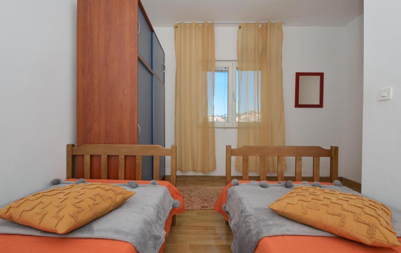Apartments Luciano Сегет Враница Екстериор снимка