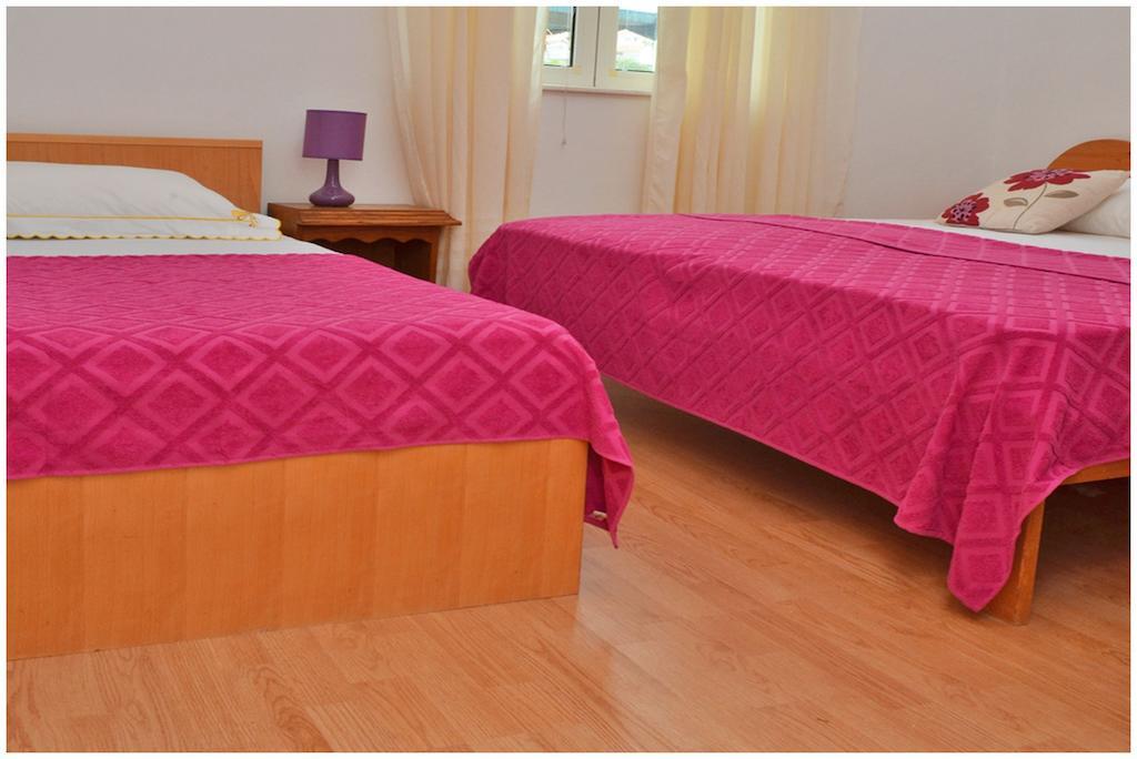 Apartments Luciano Сегет Враница Стая снимка