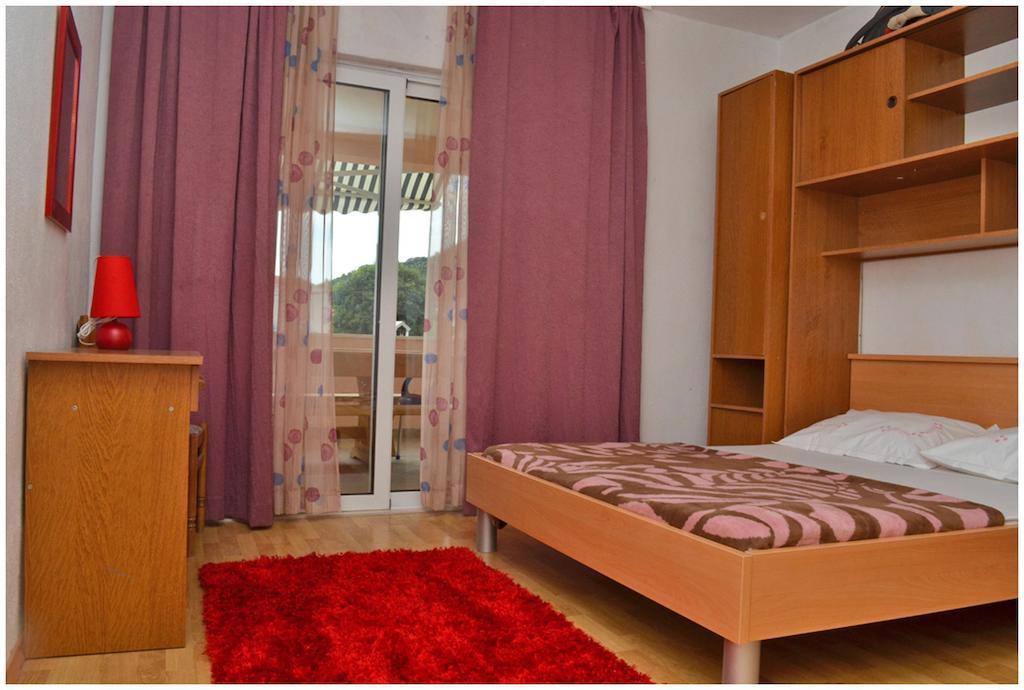 Apartments Luciano Сегет Враница Стая снимка