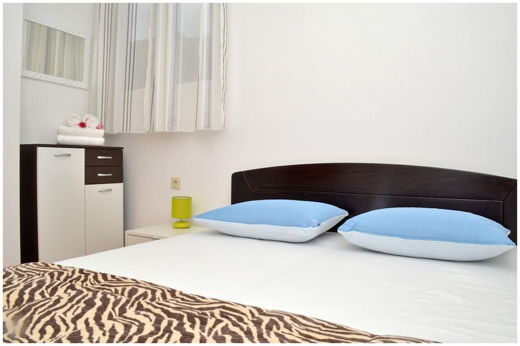 Apartments Luciano Сегет Враница Стая снимка