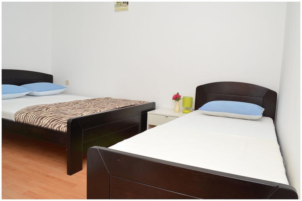 Apartments Luciano Сегет Враница Екстериор снимка